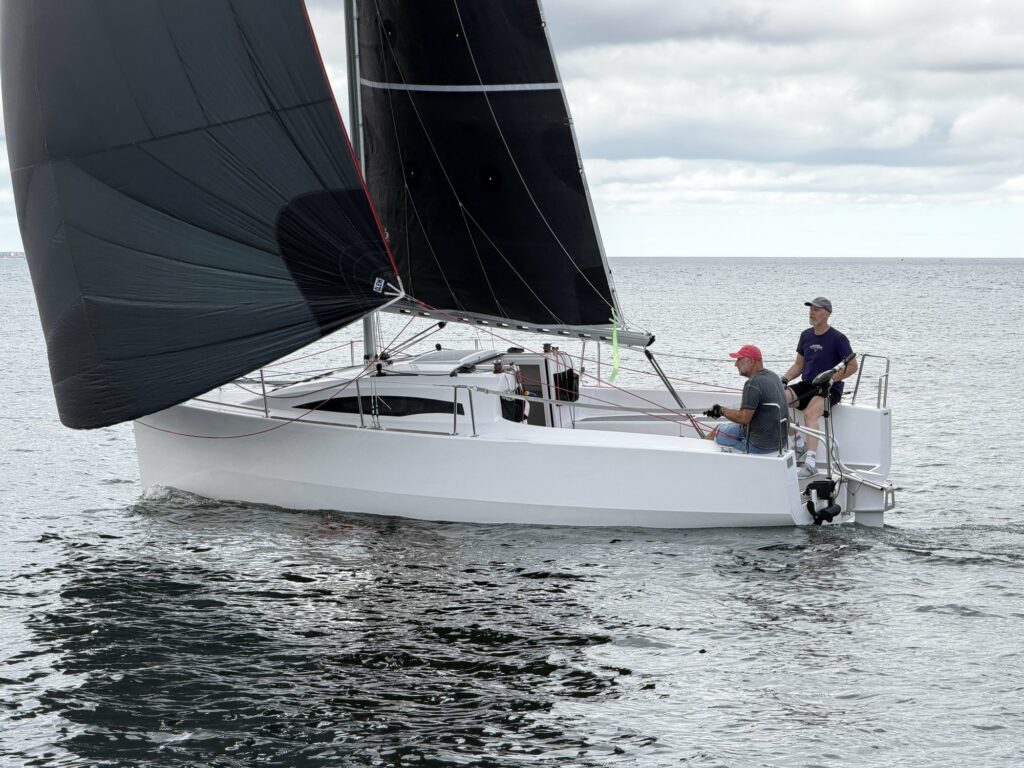 Focus 750 pod żaglami
